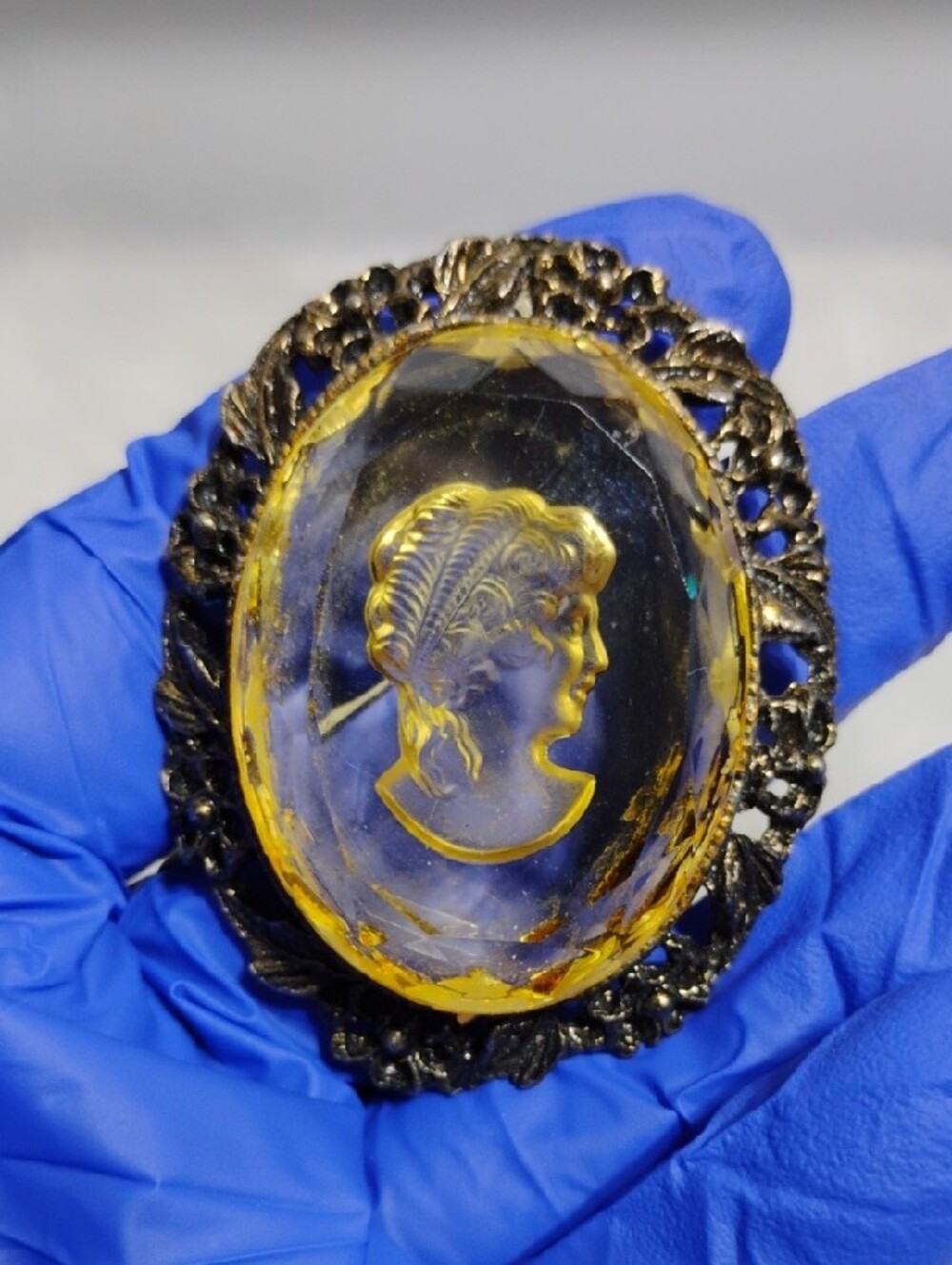 SALE! Antique Yellow Glass Cameo Brooch/Pendant - Picture 7 of 11